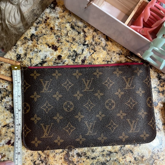 *SOLD* Authentic Louis Vuitton Neverfull Wristlet - Picture 11 of 11